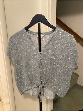 Hippie Rose Light Blue Green animal print tie-Front Crop Top size medium